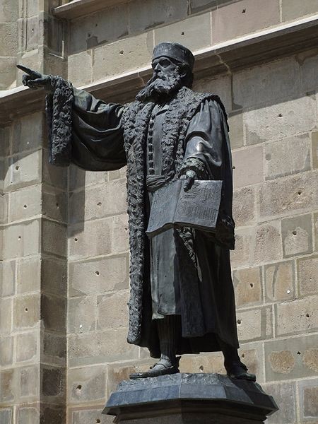 Statuia lui Johannes Honterus din Brasov
