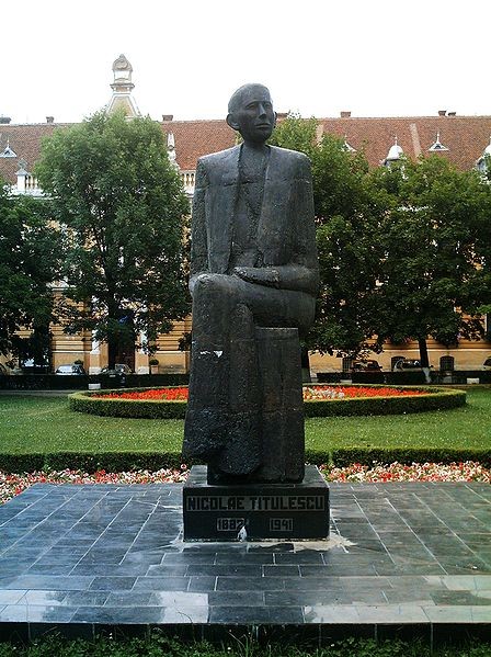 Statuia lui Nicolae Titulescu din Brasov