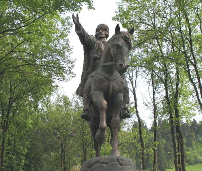 Statuia lui Avram Iancu din Campeni