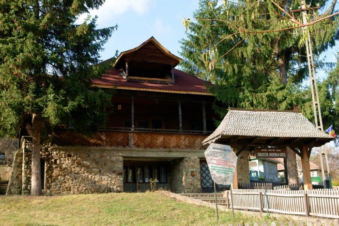 Muzeul Chihlimbarului din Colti
