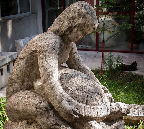 Statuia Copilul cu broasca din Constanta
