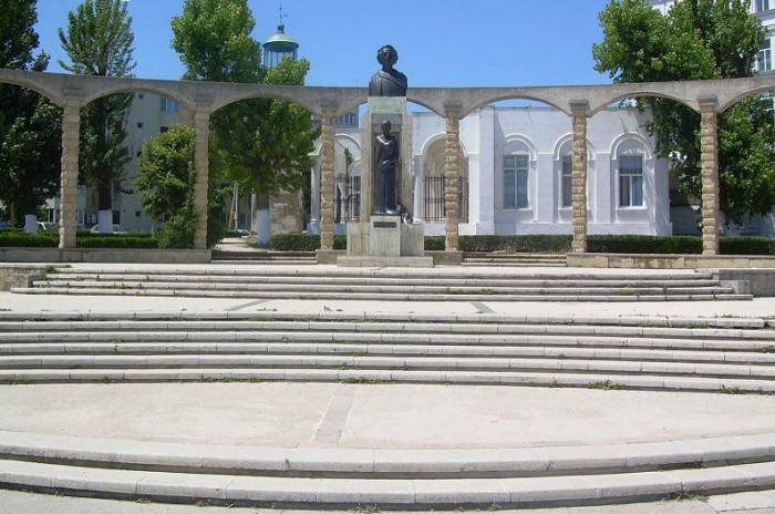 Statuia lui Mihai Eminescu din Constanta