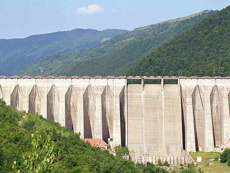 Barajul Poiana Uzului Darmanesti