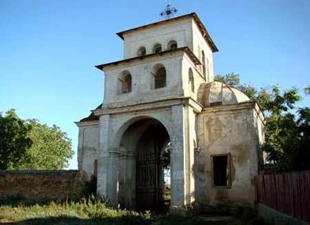 Ruinele bisericii din Frunzanesti Fundeni