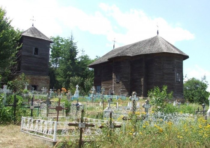 Biserica din lemn Adormirea Maicii Domnului din Largaseni