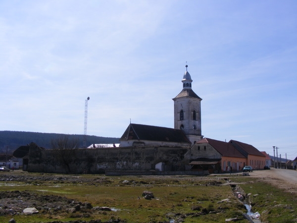 Biserica fortificata de la Mercheasa