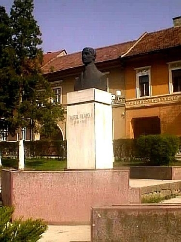 Monumentul lui Aurel Vlaicu din Orastie