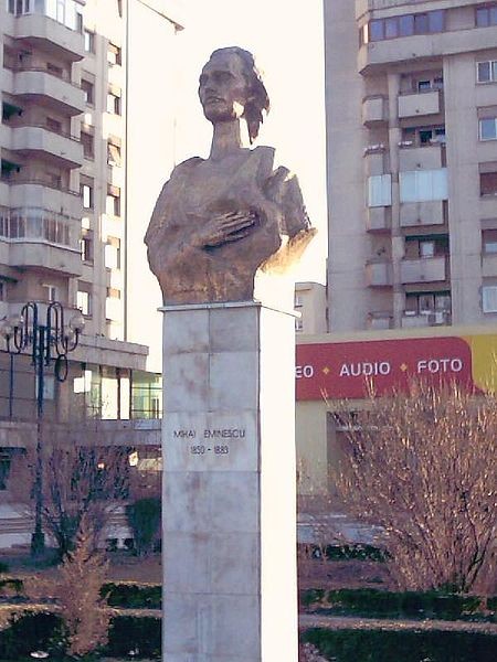 Bustul lui Mihai Eminescu din Ploiesti