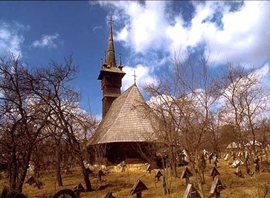 Biserica de lemn Sfintii Arhangheli Mihail si Gavril din Rogoz