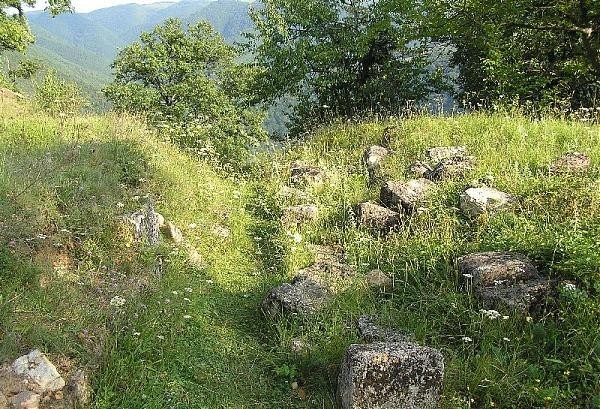 Ruinele Cetatii Dacice Capalna din Sasciori