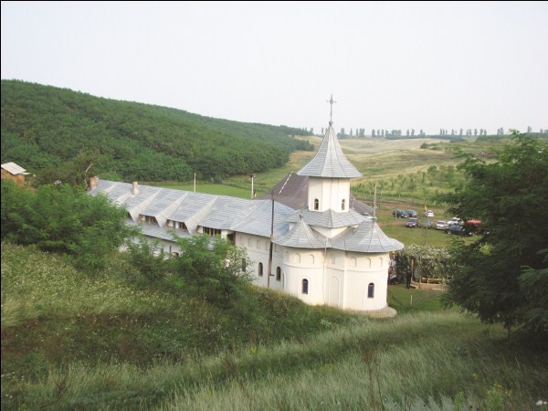 Manastirea Carlomanesti