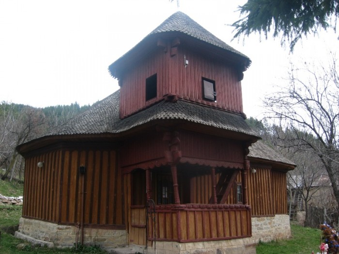 Biserica din lemn Sfantul Nicolae din Prisaca